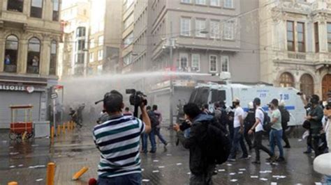 G­a­l­a­t­a­s­a­r­a­y­ ­M­e­y­d­a­n­ı­­n­d­a­ ­p­o­l­i­s­ ­m­ü­d­a­h­a­l­e­s­i­